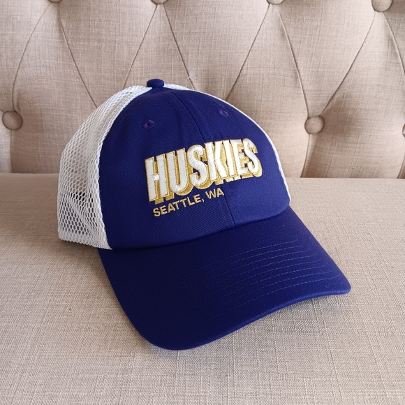 NWT Adidas Men's NCAA Washington Huskies Mascot Block Letter Slouch Trucker Hat - Picture 2 of 6
